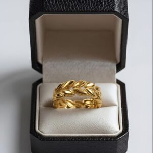 Elegant Golden Leaf Ring